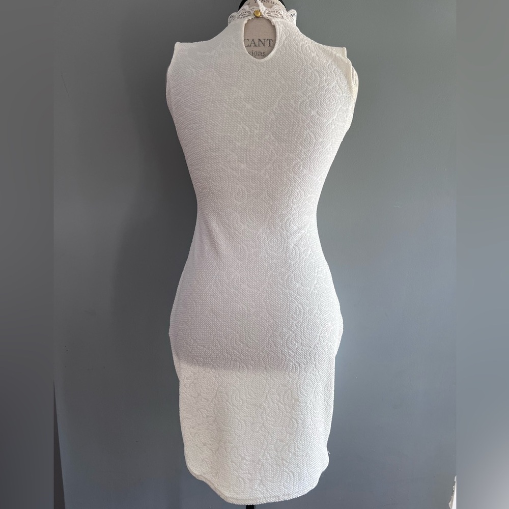 NWT Stunning Dreamy Elegant Lace Cream White Dress size M. - Picture 7 of 7
